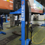 Bus lifted by SEFAC mobile columns