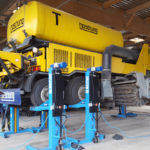 Airport engine lifted by SEFAC mobile columns