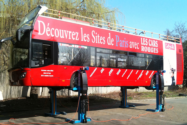 Les cars rouges - Paris - France